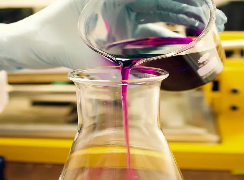 Two science beakers with coloured liquid