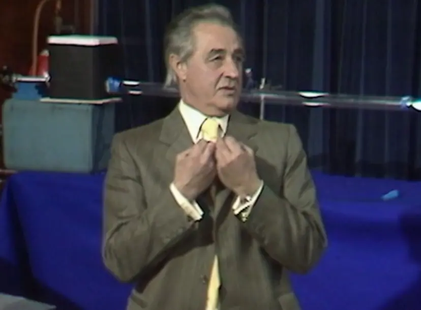 George Porter speaking in the Ri theatre 