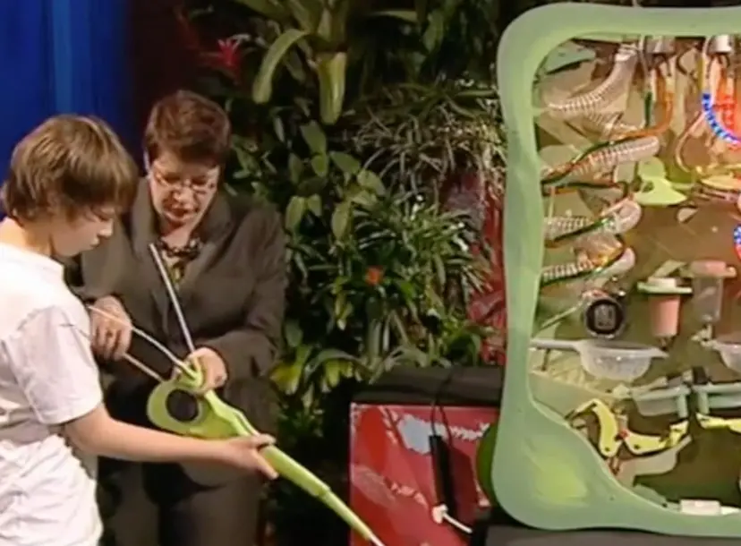 A still from the 2009 CHRISTMAS LECTURES  