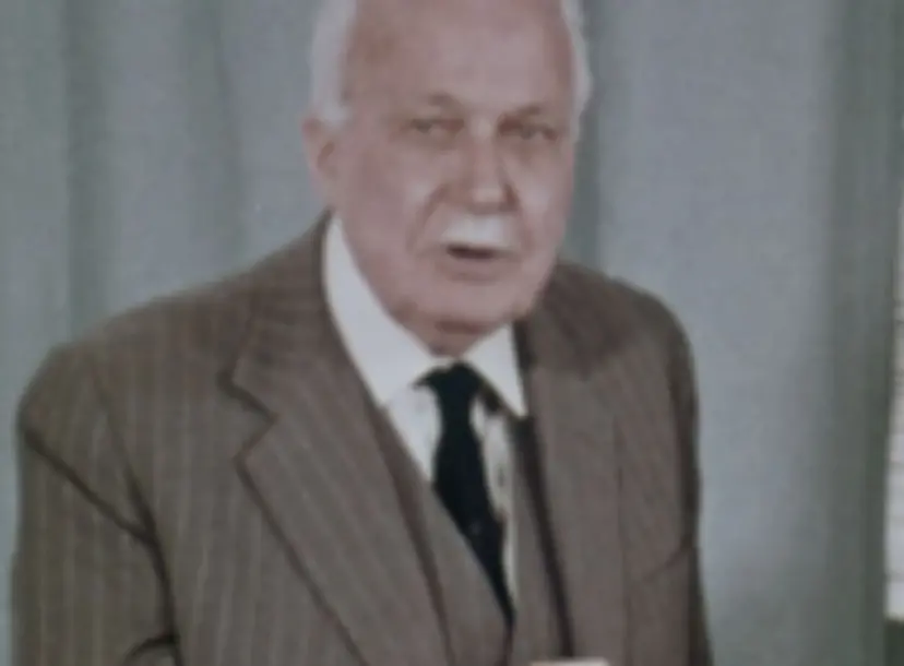 Still of Lawrence Bragg