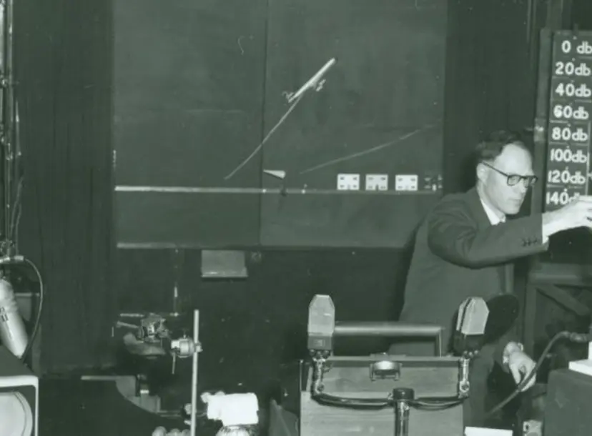 S. L. Bragg, Chief Scientist at Rolls-Royce Ltd., gives his Discourse 'Oscillations and Noise in Jet Engines' in 1963. 