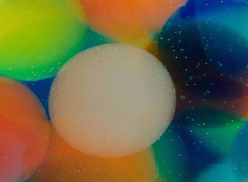Multi-coloured balls 