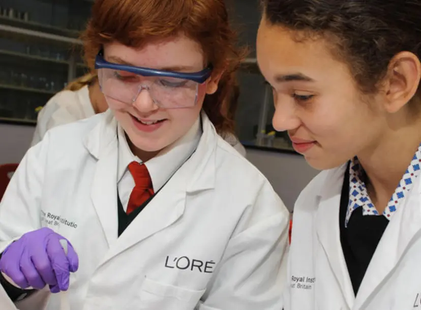 children in the lab
