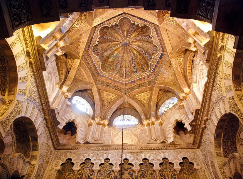 he perfect geometry of the ribbed vaulting in the Cordoba Mezquita