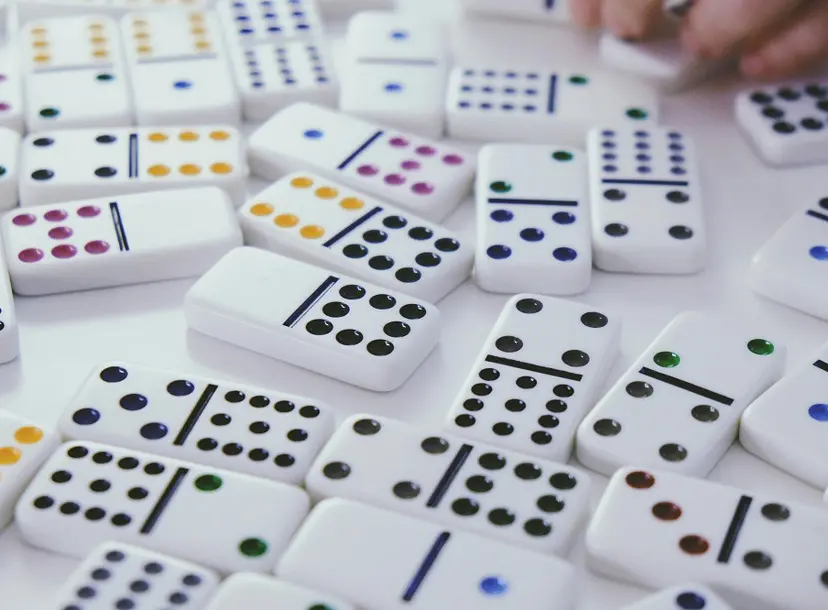 lots of dominoes lie on a white table