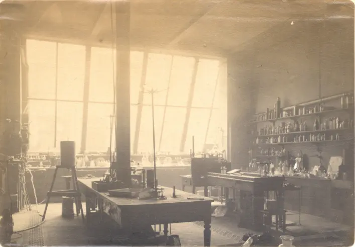 The Davy Faraday Research Laboratory in the late 1890s