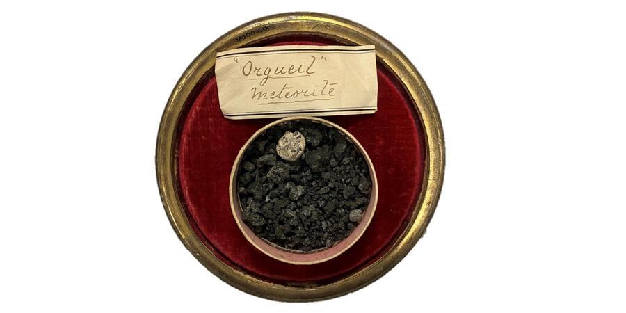 Black, crumbly sample of the meteorite, labelled in Faraday's own handwriting