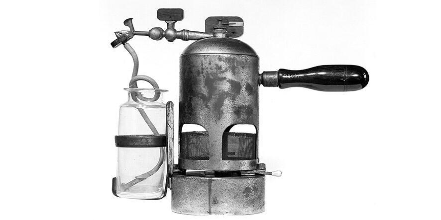 The Lister carbolic spray.