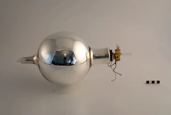 Dewar's vacuum flask