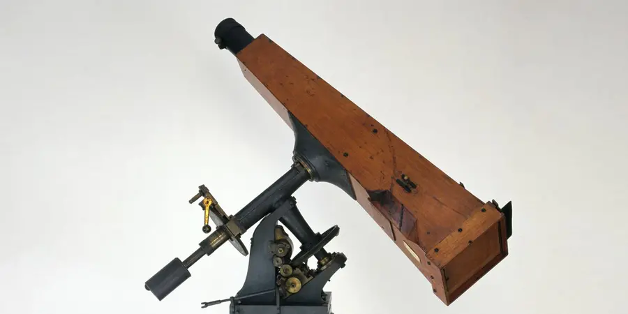 De la Rue's photoheliograph, resembling a rectangular wooden telescope