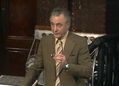 George Porter speaking in the Ri theatre 