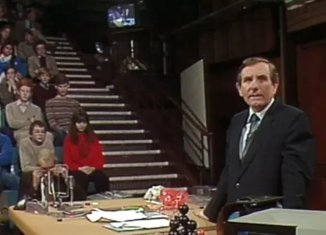 Leonard Maunder speaking to an audience in the Ri theatre