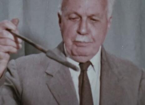 Still of Lawrence Bragg