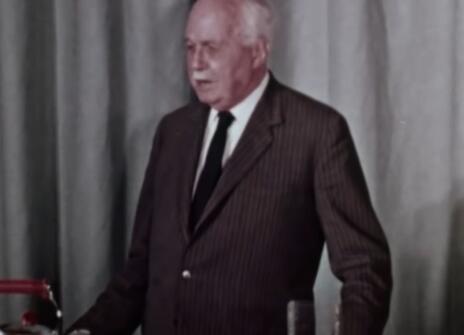 Still of Lawrence Bragg