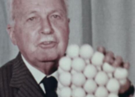 Still of Lawrence Bragg 