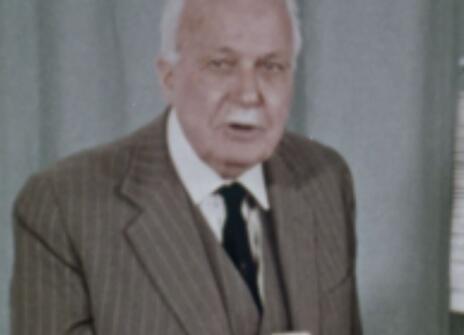 Still of Lawrence Bragg