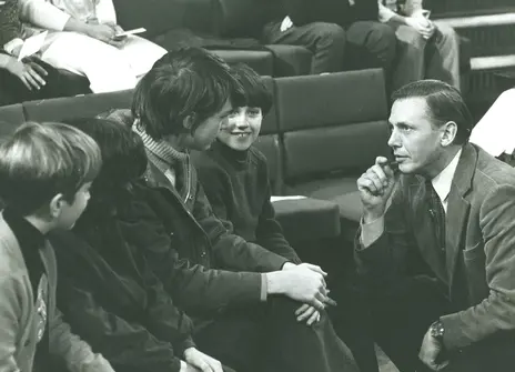 Sir David Attenborough talking to the Ri audience at the 1973 lectures
