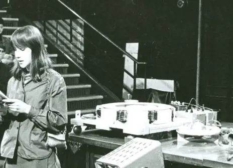 A black and white photograph showing Eric Laithwaite giving lecture at the Royal Institution