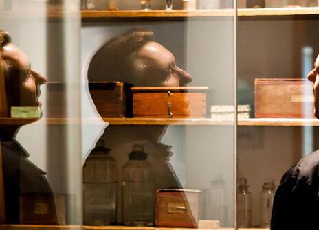 Visitor to the Faraday Museum