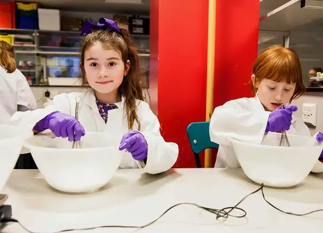 Two participants making bath bombs in the lab