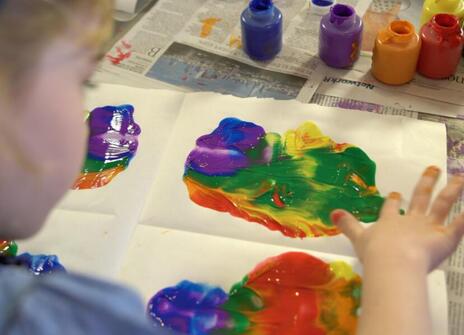 A child in an Ri workshop