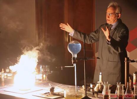 An explosive demonstration by Andrew Szydlo in the Ri theatre