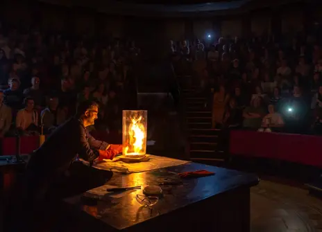 Fire demonstration in the Theatre of the Royal Institution