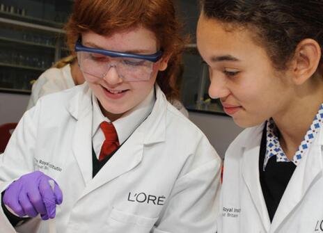 children in the lab