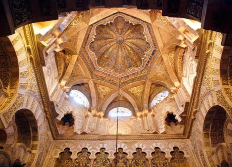 he perfect geometry of the ribbed vaulting in the Cordoba Mezquita